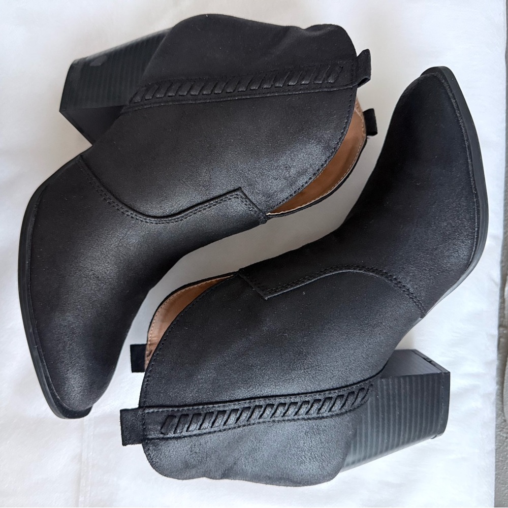 Qupid Black Faux Leather Pointed Toe Stacked Heel Braided Ankle Booties 8.5